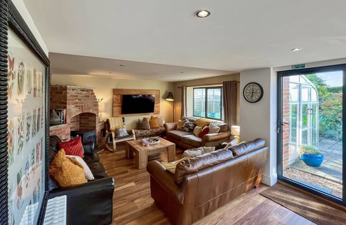 Trowle Common Cottage | Cabin ∙ 5 bedrooms ∙ 15 guests
