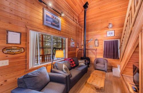 Christopher Creek Ski Chalet | Cabin #5 Black Bear - Pet Friendly - Sleeps 6 - Playground & Game Room