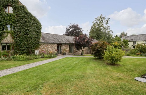 Kemeys Commander Cottage | Cabin ∙ 6 bedrooms ∙ 12 guests