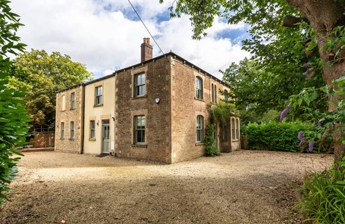 Frome Cottage | Cabin ∙ 6 bedrooms ∙ 12 guests