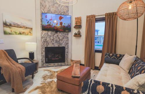 Timberline House | Cabin 7 (1-Bed, Modern-Luxury w. Hot Tub)