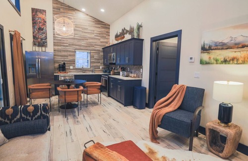 Timberline Cabin | Cabin 7 One Bed Modern Luxury w Hot Tub