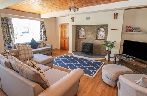 Tirabad Cottage | Cabin ∙ 8 bedrooms ∙ 18 guests