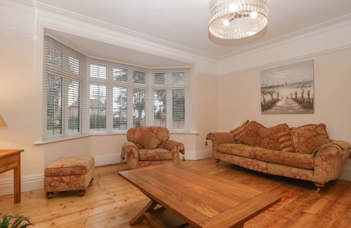 Burnham-on-Sea Cottage | Cabin ∙ 8 bedrooms ∙ 15 guests