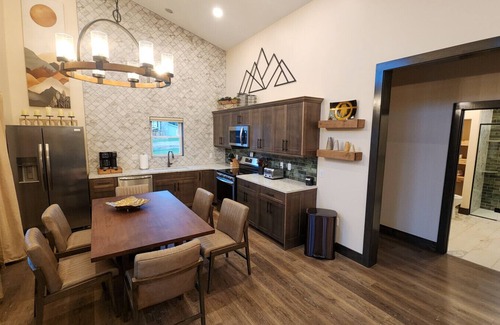 Timberline Cabin | Cabin 8 Two Bed Modern Luxury w Hot Tub