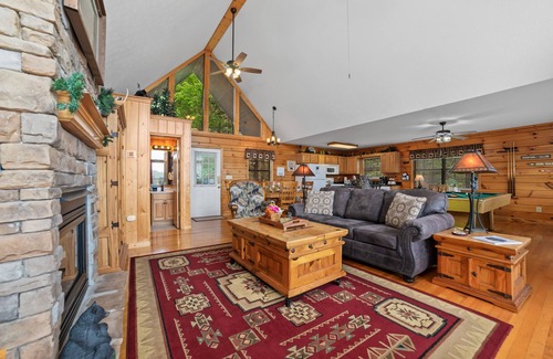 Sevierville Cabin | Cabin-Amazing View-Resort Pool-Hot Tub-Minutest to Dollywood-Spacious home!