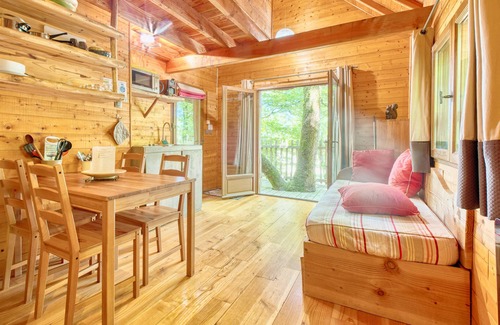 Monsac Cabin | Cabin 'Amicie' with Private Terrace, Shared Garden and Balcony