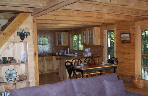 Hill Cabin | Cabin at Falls Romantic All Seasons Wonderland