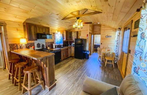 Hilham Cabin | Cabin at the entrance of Standing Stone State Park and near Dale Hollow Lake.