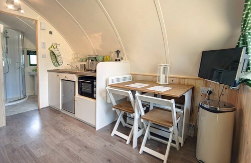 Langley-on-Tyne Ski Chalet | Cabin by the Lake near Historic Bristol Lodge
