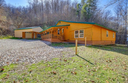Ragland House | Cabin Close to ATV and Hiking Trails in Delbarton