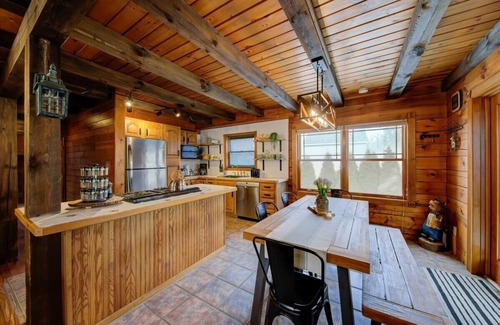 Waterford Cabin | Cabin Cove ~ Warm Cozy Nights! River View, Theater