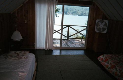 Lake Pocotopaug House | Cabin Deck House - Formidable Cabin in Laurel Island