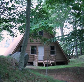 Lake Pocotopaug House | Cabin Deck House - Formidable Cabin in Laurel Island