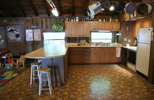 Lake Pocotopaug Cabin | Cabin Deck House - Formidable Cabin in Laurel Island