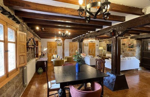 Cilleruelo de Bezana Cottage | Cabin ∙ 8 bedrooms ∙ 16 guests
