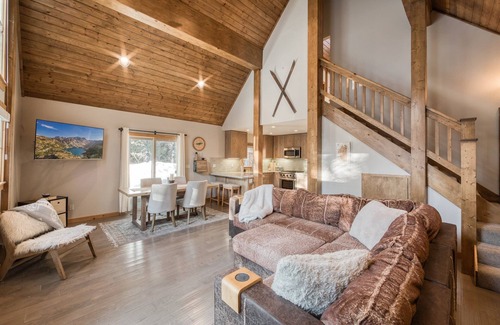 Truckee House | Cabin Fever at Tahoe Donner by Tahoe Getaways - All New with Hot Tub & HOA