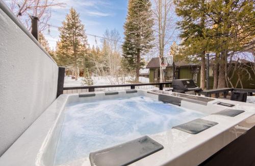 Truckee House | Cabin Fever at Tahoe Donner by Tahoe Getaways - 2 BR with Hot Tub & HOA