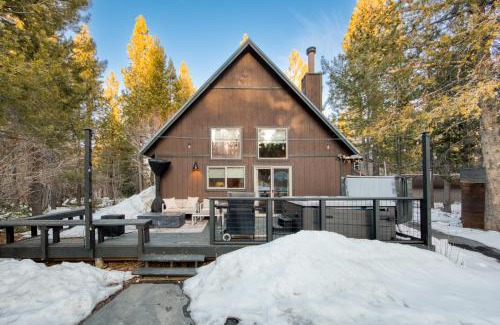 Truckee House | Cabin Fever at Tahoe Donner by Tahoe Getaways - 2 BR with Hot Tub & HOA