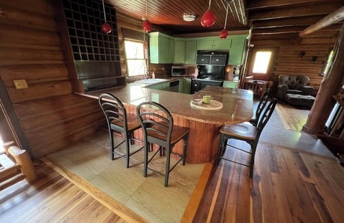 Madison Cabin | Cabin in the Vineyard. Very private!