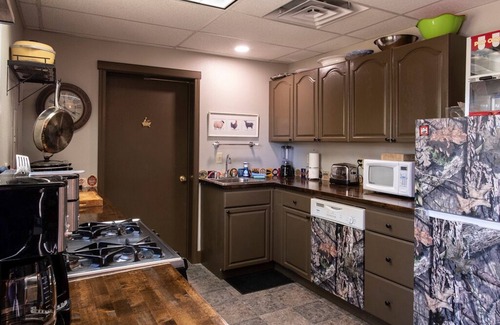 Crouch House | Cabin in town