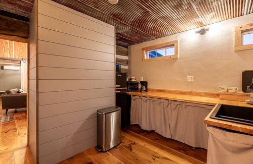 Sunnyland Cabin | Cabin Just Built! features two covered decks, living room, fireplace, kitchen