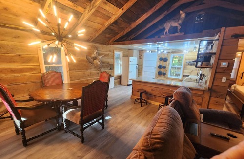 Bledsoe Cabin | Cabin just minute's from both ATV parks and Elk hunting. ATV wonderland.