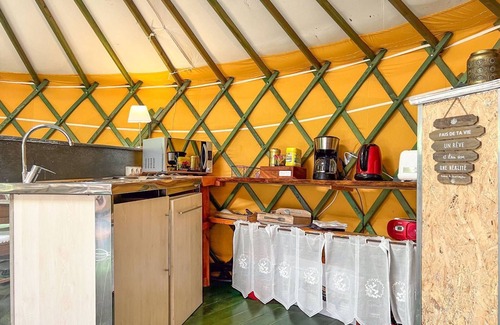 Chataigneraie Cantalienne House | Cabin 'Love Yourte Avec Hammam' with Private Terrace, Shared Garden and Air Conditioning