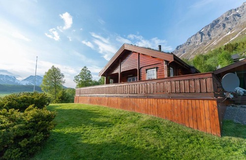Dalsbygda Apartment | Cabin near the lake