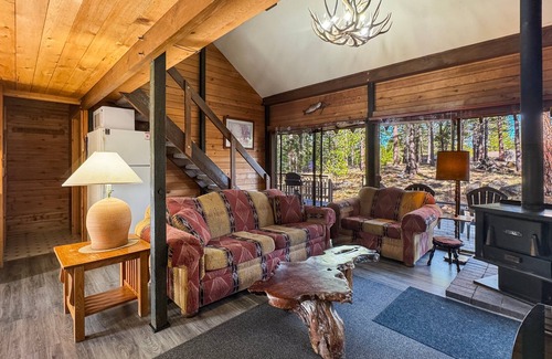 Sunriver Cabin | Cabin on the South End, 45 HDTV - Cluster Cabin 13