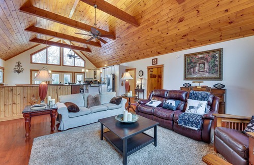 Snowshoe Cabin | Cabin w/Hot Tub and WiFi: 4 Mi to Snowshoe Resort