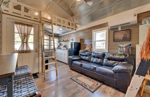 Austinville Apartment | Cabin w/Trail & Pond Access in Steamboat Rock!