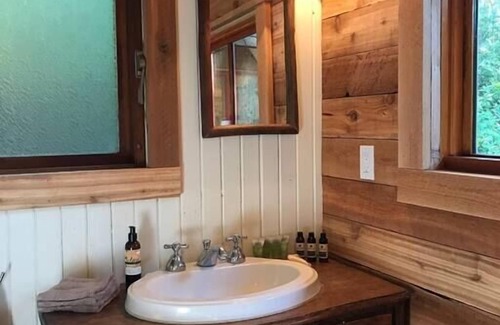 Vernon Cabin | Cabin with own Hot Tub/Self-contained! $165/night!