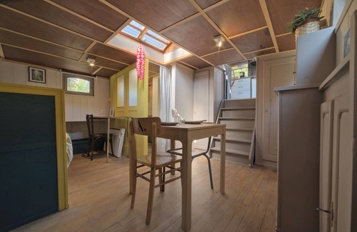 Nouvelle Ville Apartment | Cabine 03, gîte sur l'eau, péniche ma pensée