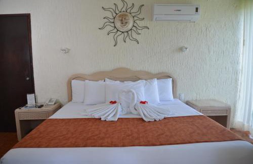 Barra de Navidad Hotel | Cabo Blanco Hotel and Marina
