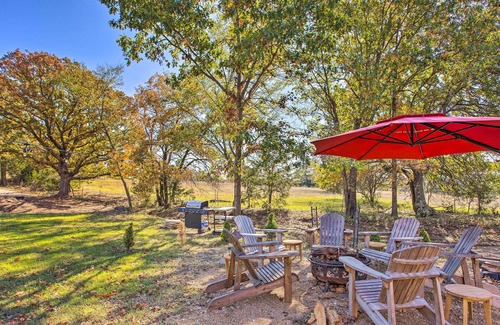 Durant Cabin | Caddo Log Cabin Retreat w/ Updated Interior!