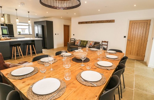 Llanfairpwllgwyngyll House | CAE SAM, family friendly, luxury holiday cottage in Pentraeth