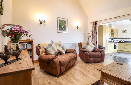Dyffryn Ardudwy Cottage | CAERFFYNON BACH, romantic, with a garden in Dyffryn Ardudwy