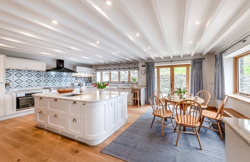 Cwrt House | Caerhedyn - Four Bedroom House, Sleeps 8
