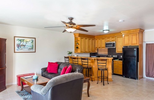 Bottle Creek Apartment | Caicos Cactus Residence