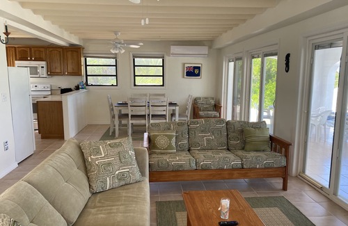 Whitby Villa | Caicos Cottage, 2bd/2bath Beachfront Villa w/pool on Whitby Beach