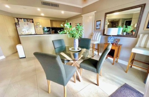 Cairns Central Business District Apartment | Cairns city vibe with convenient comforts. Stroll to restaurants cafes and bars