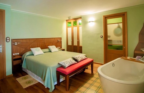 Sant Marti de Tous Bed & Breakfast | Cal Fuster De La Plaça