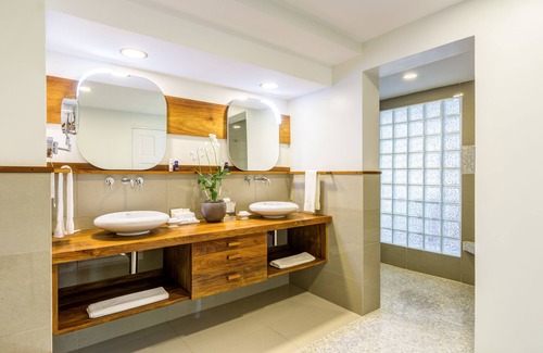 Lance aux Epines Hotel | Calabash Hotel