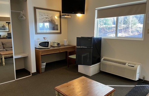Calabogie Hotel | Calabogie Motor Inn