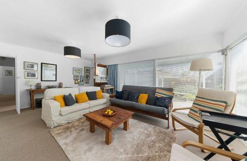 Waikanae House | Calapso Cottage - Waikanae Beach Holiday Home