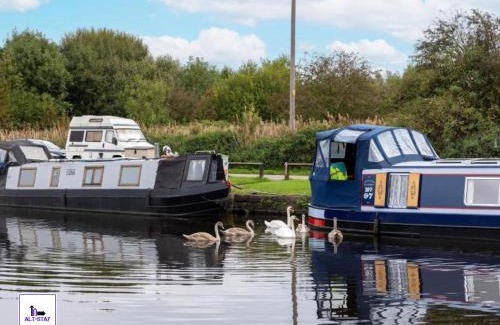 Stanley House | Calder Canal Cottage by Alt-Stay Accommodation