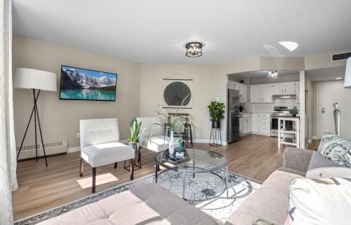 Connaught Apartment | Calgary Beltline - a stylish condo stay!