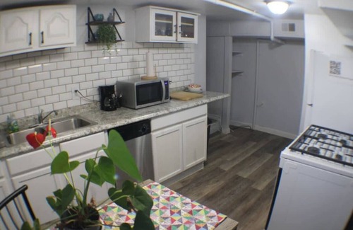 Marshall-Shadeland Apartment | California Ave Quarters - Modern 1BR - EZ Parking