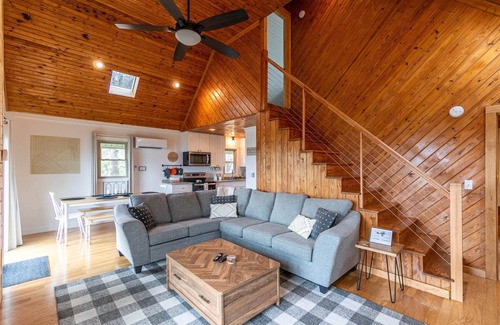 Apple Ridge House | Calling Me Home- Stunning views, hot tub, gameroom, close to Blowing Rock!